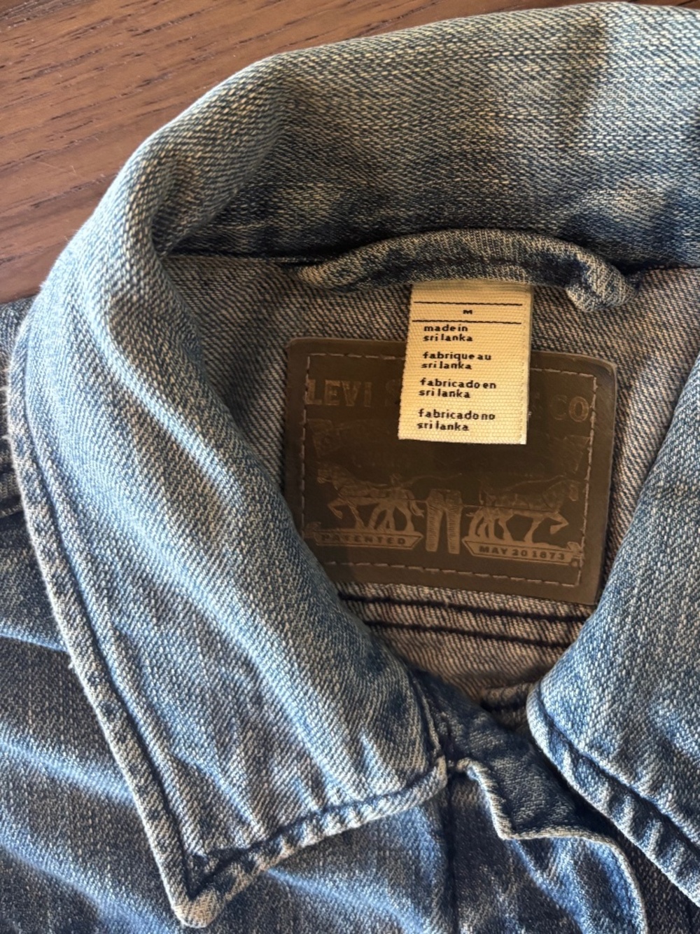 Levi's Denim Trucker Jacket (M) - Picture 3 of 5